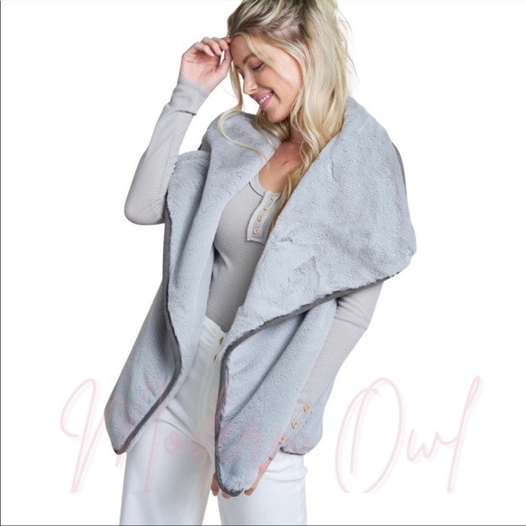 Modern Owl Boutique Jackets & Blazers - 🎉 HP 🎉 Vest with Suede Edge